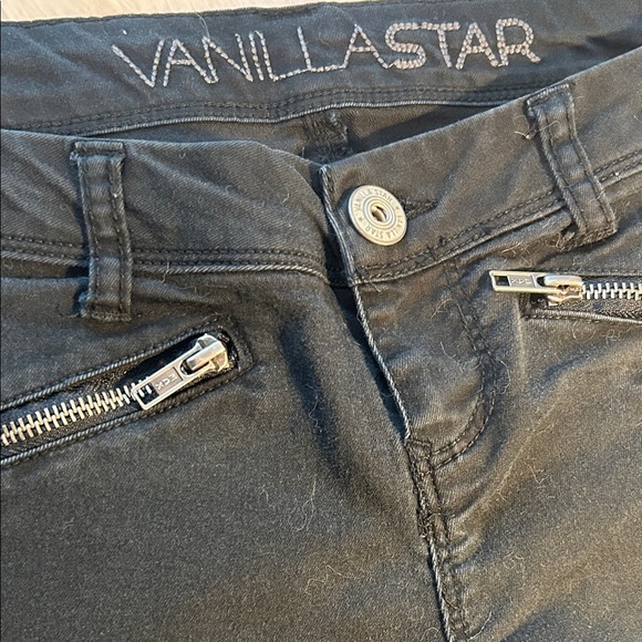 Vanilla Star Skinny Jeans with Zipper Accents - Picture 3 of 8
